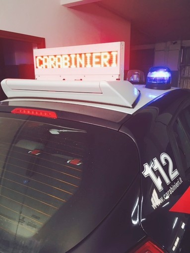 Strappa una catenina al collo di un anziano, ma viene rincorso da alcuni intrepidi turisti. Arrestato dai Carabinieri