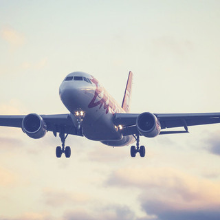 Crisi in Medio Oriente, Iran chiude i voli: traffico aereo nel caos