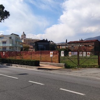 Loano, avviato il cantiere per il "supermercato delle polemiche" alle Vignasse