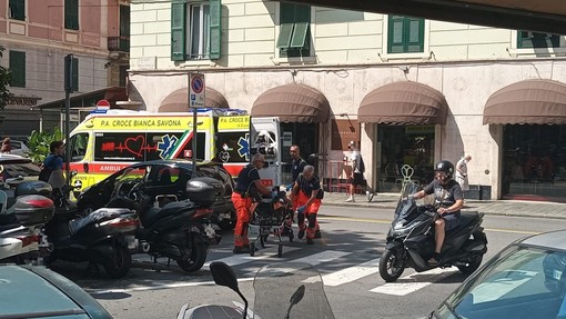 Anziana investita a Savona, malore per il conducente del veicolo: soccorsi Anziana investita a Savona, malore per il conducente del veicolo: soccorsi