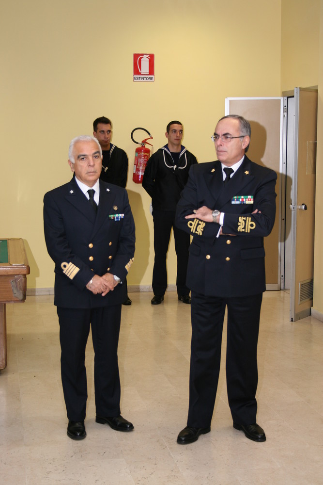 Il direttore marittmo della Liguria, ammiraglio ispettore (cp) Vincenzo Melone,in visita alla capitaneria di porto di Savona Il direttore marittmo della Liguria, ammiraglio ispettore (cp) Vincenzo Melone,in visita alla capitaneria di porto di Savona