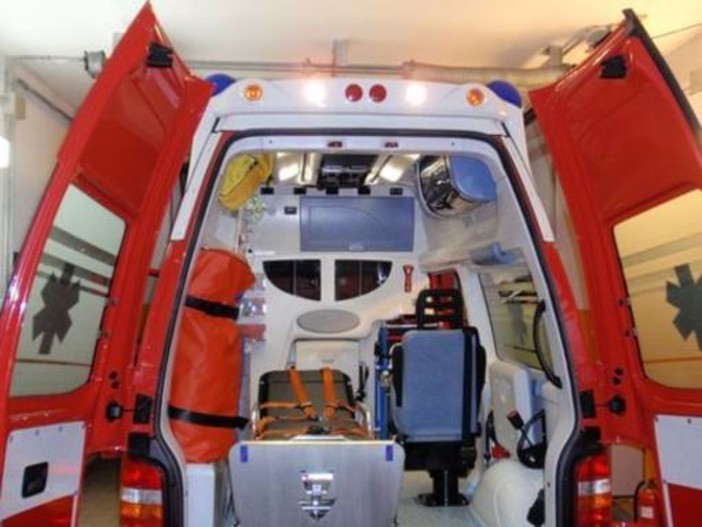 Spotorno, moto perde il controllo e si schianta sull'Aurelia: 2 feriti in codice giallo