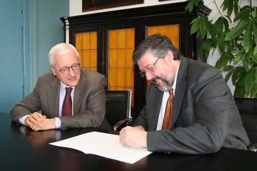 Il momento della firma di Francantonio Granero e Angelo Vaccarezza Il momento della firma di Francantonio Granero e Angelo Vaccarezza