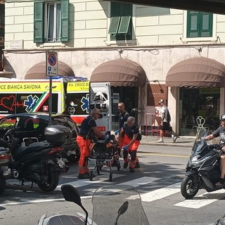 Anziana investita a Savona, malore per il conducente del veicolo: soccorsi Anziana investita a Savona, malore per il conducente del veicolo: soccorsi