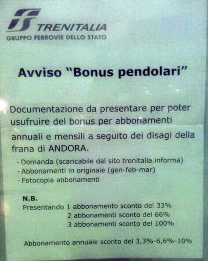 Sconti per i 'pendolari' del treno che hanno avuto disagi per la frana di Andora: i cartelli nelle stazioni Sconti per i 'pendolari' del treno che hanno avuto disagi per la frana di Andora: i cartelli nelle stazioni