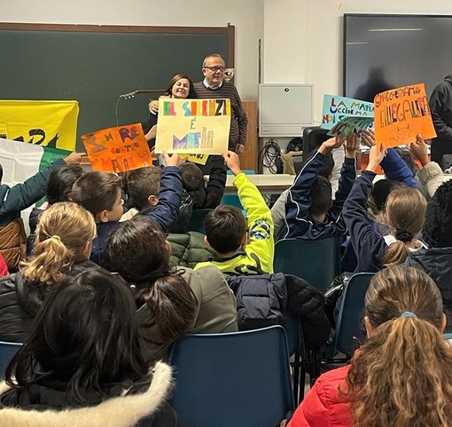 Giovanni Impastato incontra gli studenti dell’Istituto Comprensivo Albenga Uno. Grande entusiasmo e partecipazione (FOTO) Giovanni Impastato incontra gli studenti dell’Istituto Comprensivo Albenga Uno. Grande entusiasmo e partecipazione (FOTO)