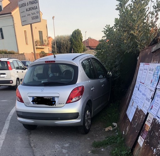 Albenga, Tomatis (FdI): "Plance funebri arrugginite in viale Pontelungo e auto parcheggiate sul ponte antico" Albenga, Tomatis (FdI): "Plance funebri arrugginite in viale Pontelungo e auto parcheggiate sul ponte antico"