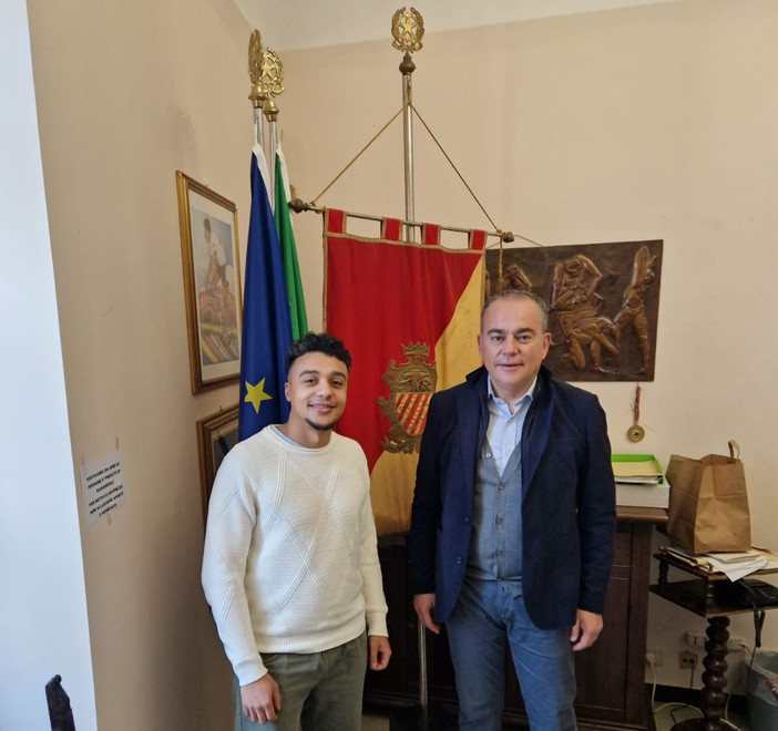 Ayman Akhiad conclude l’incarico di assistente sociale per il Distretto, il sindaco di Calizzano: "Ha operato con competenza e dedizione" Ayman Akhiad conclude l’incarico di assistente sociale per il Distretto, il sindaco di Calizzano: "Ha operato con competenza e dedizione"