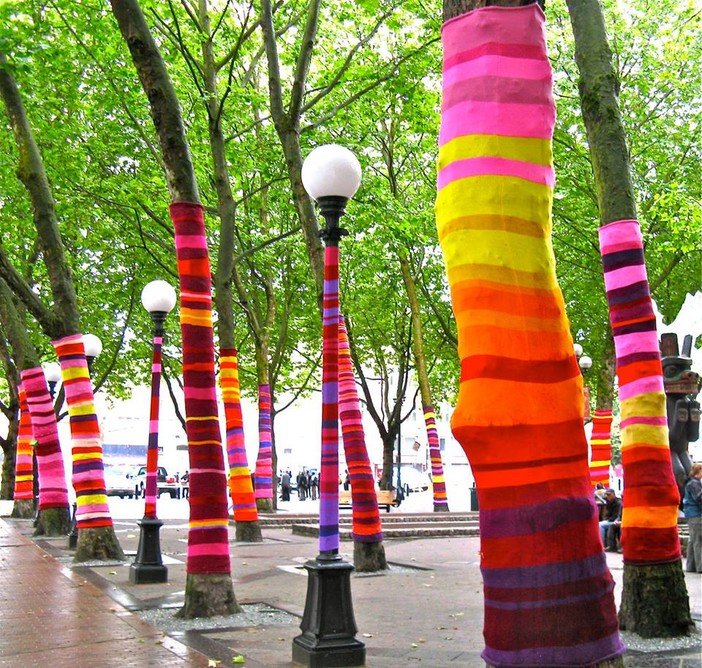 Gli alberi con "il maglione" sbarcano a Vado Gli alberi con "il maglione" sbarcano a Vado