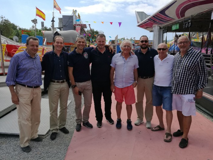 I sindaci di Andora e Laigueglia sulle giostre per la giornata del luna park senza barriere