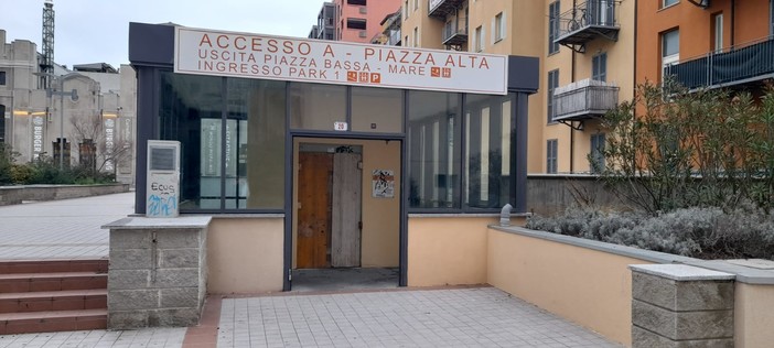 "Città sul mare" a Savona, chiuso l'ascensore che collega la piazza al parcheggio sotterraneo "Città sul mare" a Savona, chiuso l'ascensore che collega la piazza al parcheggio sotterraneo