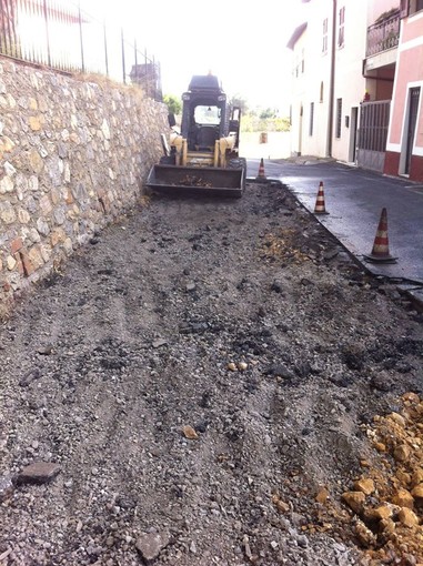 A Salea d’Albenga intervento di asfaltatura A Salea d’Albenga intervento di asfaltatura