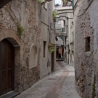 Rivitalizzare l'architettura storica di Savona con abbellimenti moderni