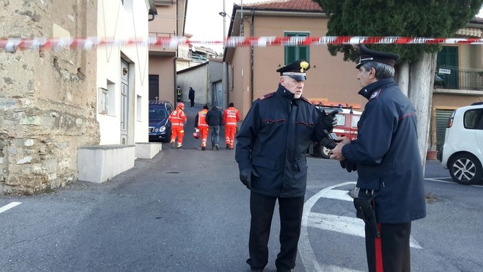 Esplosione di una palazzina ad Arnasco: cinque i morti. Il sindaco: "Una tragedia", aggiornamenti in corso
