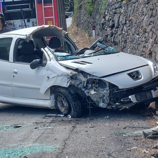 Auto cappottata a Savona: intervento dei Vigili del fuoco