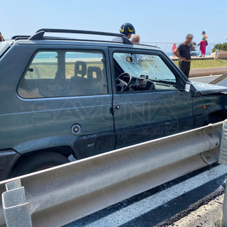 Fiamme da un'automobile in marcia: attimi d'apprensione sull'Aurelia a Pietra (FOTO)
