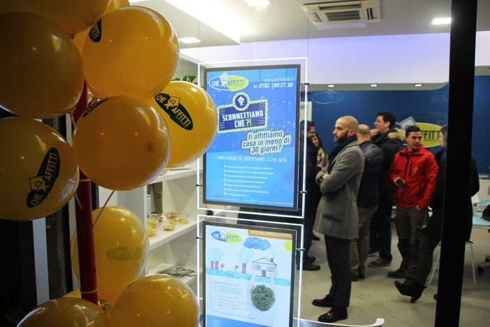 Che inaugurazione! Ha inaugurato ieri ad Albenga la nuova agenzia "Che Affitti", dedicata esclusivamente al mondo della locazione Che inaugurazione! Ha inaugurato ieri ad Albenga la nuova agenzia "Che Affitti", dedicata esclusivamente al mondo della locazione