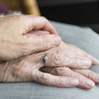 Norino e Maria, 68 anni d'amore: l'ultima notte da sposi grazie alla sensibilità del personale sanitario del Santa Corona