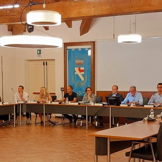 Consiglio comunale di Andora, finanziati i bagni pubblici nel porto e il secondo lotto di rio Duomo Consiglio comunale di Andora, finanziati i bagni pubblici nel porto e il secondo lotto di rio Duomo