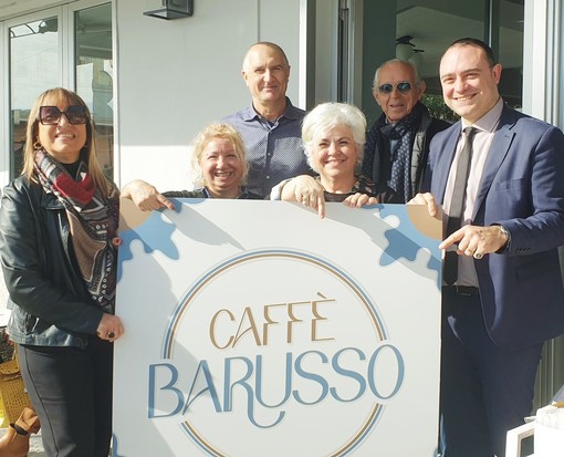 Affacciato sul mare di Alassio riapre il Caffè Barusso con tante novità. Affacciato sul mare di Alassio riapre il Caffè Barusso con tante novità.