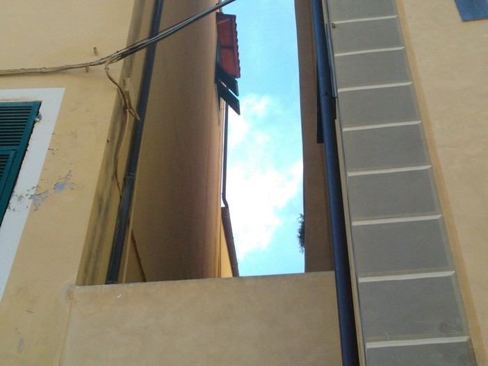 Allarme incendio abitazione ad Albenga, ma era un forno acceso per fare la pizza Allarme incendio abitazione ad Albenga, ma era un forno acceso per fare la pizza