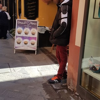 Alassio, revoca delle misure di accoglienza per un richiedente asilo che faceva accattonaggio