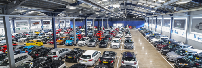 Conviene ancora rivolgersi alla concessionaria? Conviene ancora rivolgersi alla concessionaria?