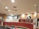Nella foto: la sala consiliare semivuota Nella foto: la sala consiliare semivuota