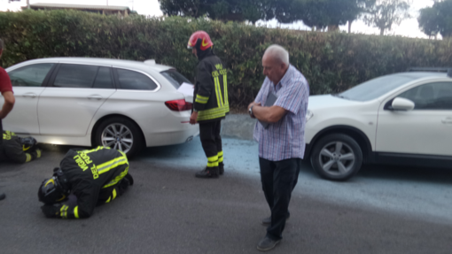 Auto in fiamme in via Olivette a Loano
