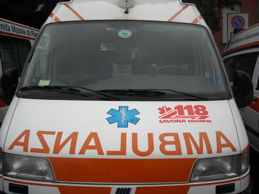 Incidente sulla Sp 42 a Cosseria: due feriti al San Paolo