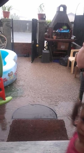 Lusignano d'Albenga, la denuncia di un lettore: &quot;Ogni volta che piove, la mia casa viene sommersa dall'acqua&quot; (FOTO)