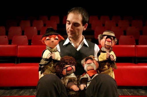 Teatro e favole per bambini nell’estate di Albissola, giovedì sera Oltreilponte Teatro con “Al paese di pocapaglia” Teatro e favole per bambini nell’estate di Albissola, giovedì sera Oltreilponte Teatro con “Al paese di pocapaglia”