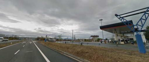 Due auto ribaltate in direzione Torino sull'A6 Due auto ribaltate in direzione Torino sull'A6