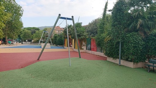 Vado, riaprono i parchi e le aree gioco comunali: obbligo di accompagnamento per i minori di 14 anni Vado, riaprono i parchi e le aree gioco comunali: obbligo di accompagnamento per i minori di 14 anni