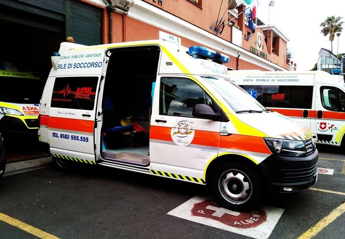 Albenga, scontro tra auto e bici: un ferito in codice giallo al Santa Corona Albenga, scontro tra auto e bici: un ferito in codice giallo al Santa Corona