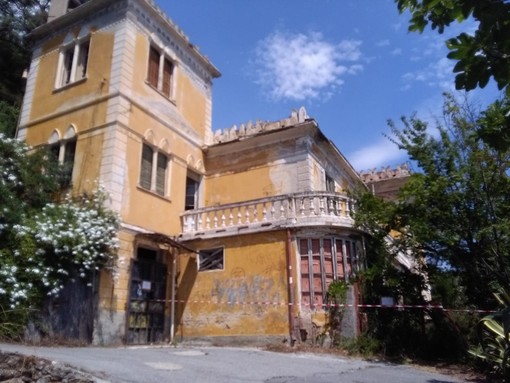 L'albergo abbandonato posto sotto sequestro