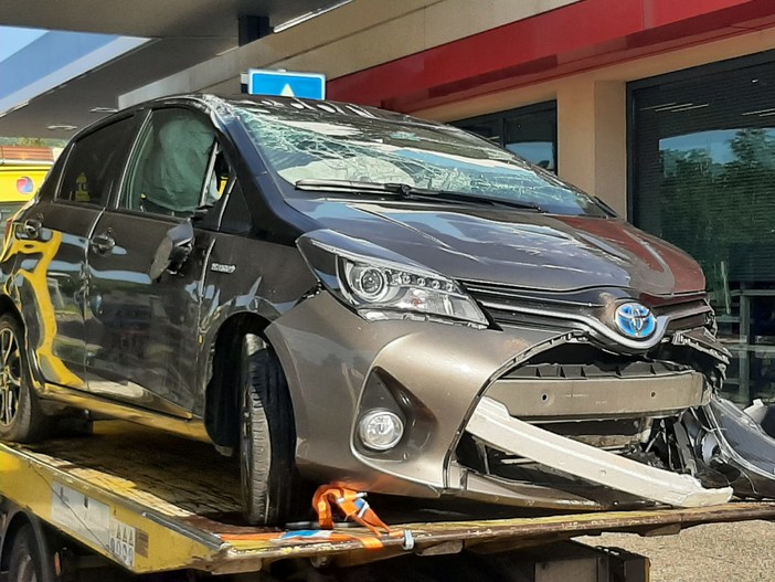 Incidente sulla A10 tra Albisola e Savona: un'auto cappottata (FOTO) Incidente sulla A10 tra Albisola e Savona: un'auto cappottata (FOTO)