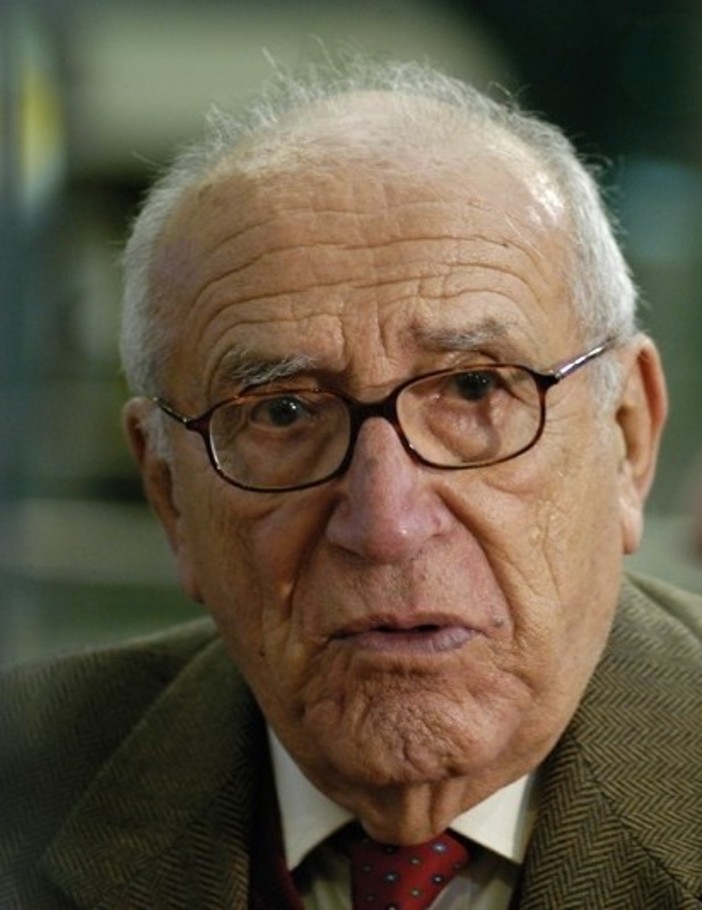 Savona: Arnoldo Foà, l'Asl "il malore non è origine cardiaca"