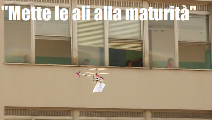 Seconda prova: le soluzioni arrivano in elicottero (telecomandato) Seconda prova: le soluzioni arrivano in elicottero (telecomandato)