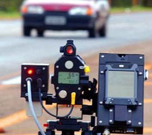 Più sicurezza sulle strade con il “radar anti-ubriachi”: l’autovelox di domani misurerà il tasso di alcool