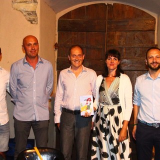 Ad Andora “Come fratelli”. Il sindaco Demichelis: “Presto il giorno della fratellanza”