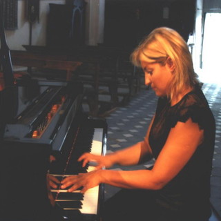 Domani sera a Finale tanta musica "with love"