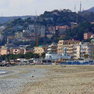Savona: esodato diventa 'cacciatore tesori' su spiagge