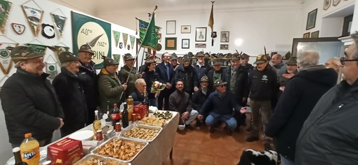 Gli alpini di Albenga donano i proventi delle loro attività: oltre 6mila euro in beneficenza Gli alpini di Albenga donano i proventi delle loro attività: oltre 6mila euro in beneficenza