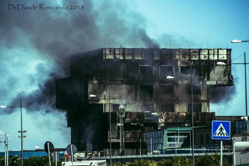 Incendio all'Autorità Portuale, l'onorevole Vazio: "Subito la ricostruzione della sede"