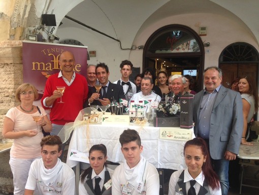 Mario Bongiorno e la tenuta Maffone lanciano l’Aperimiele molecolare per l’Expo della Riviera e delle sue Valli Mario Bongiorno e la tenuta Maffone lanciano l’Aperimiele molecolare per l’Expo della Riviera e delle sue Valli