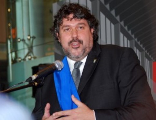 Chiusura "Le Vele", Vaccarezza scarica sulla Regione e la butta in politica: “Con Cota saremmo andati a Vele spiegate...”