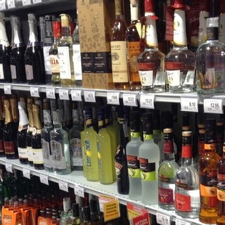 Ordinanza sulla vendita di alcolici nel weekend: sanzionata un'attività commerciale di Alassio Ordinanza sulla vendita di alcolici nel weekend: sanzionata un'attività commerciale di Alassio