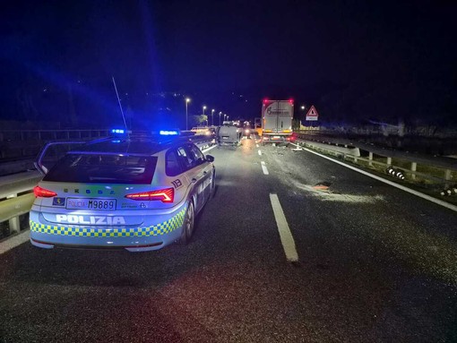 Camion travolge un cantiere e ferisce due operai, Fillea Cgil: "L’A10 è diventata una trappola, servono più sicurezza e controlli"