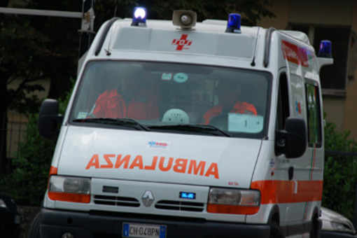 Savona: auto ribaltata, illesi tre ragazzi